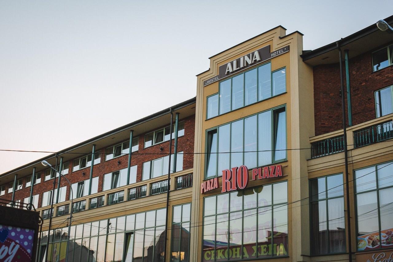 Alina Hotel & Hostel Uzhhorod Exterior photo